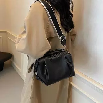 Премиальная фактура плиссированная маленькая женская сумка 2024 года новая модная сумка-подушка осень-зима универсальная широкополосная сумка-мессенджер чёрный