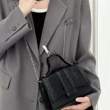 Премиальная фактура женская сумка 2024 года с крокодиловым узором, однотонная повседневная сумка-цепочка с нишевым дизайном чёрный