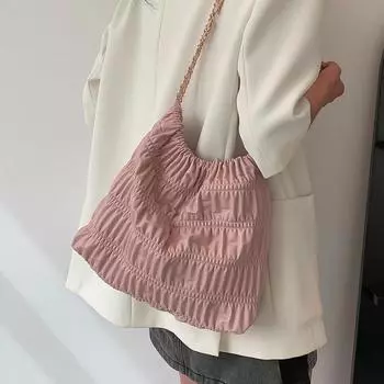 Премиальная фактурная сумка женская большая вместимость 2024 новая летняя универсальная сумка через плечо с цепочкой плиссированная женская сумка-ведро чёрный