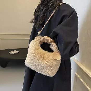 Премиальная плюшевая сумка женская 2024 новая мода осень и зима плюшевая сумка универсальная нишевая сумка-мессенджер розы красного