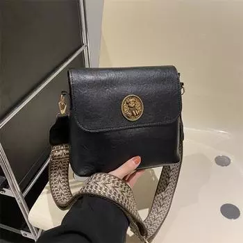 Премиальная ретро женская сумка подмышечная сумка 2024 новая простая и универсальная маленькая квадратная сумка широкополосная сумка через плечо белый