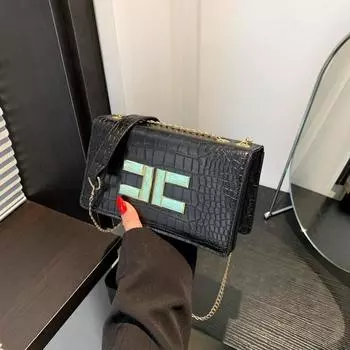 Премиальная сумка на цепочке Новая модная женская сумка Универсальная сумка через плечо Корейская модная сумка через подмышку Высококачественная маленькая квадратная сумка белый