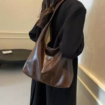 Премиальная сумка-тоут женская сумка 2024 года новая повседневная универсальная сумка через плечо большой вместимости сумка для поездок подмышкой бежевый