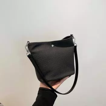 Премиальная сумка женская новая популярная модная универсальная наплечная сумка для и мессенджер сумка-ведро тренд чёрный