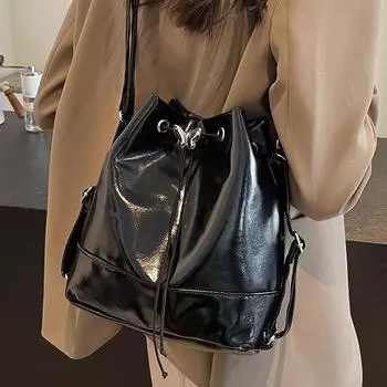 Премиальная текстура нишевая сумка-рюкзак женская 2024 новый рюкзак в стиле колледжа простая сумка-ведро через плечо чёрный
