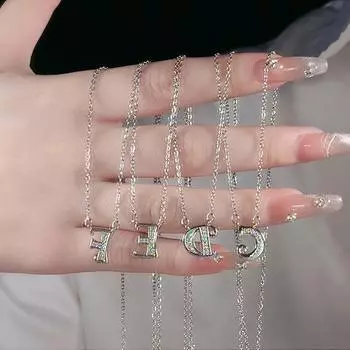 Премиальное ожерелье с подвеской и английскими буквами A