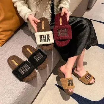 Премиальные взрывные пушистые тапочки с толстым дном женские 2024 новые универсальные маленькие ароматные стильные буквы одно слово перетаскивание иностранный стиль удобные 35