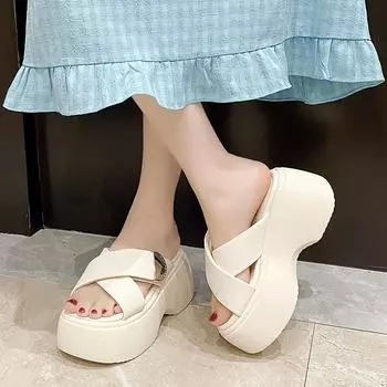 Premium feeling with skirt thick bottom cool slippers women s summer wear fashion 2025 new super fire go out heightening slippers 34