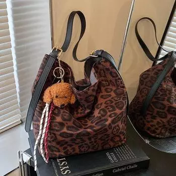 Premium niche design tote bag women s 2024 new autumn and winter retro underarm bag versatile commuter shoulder bag чёрный