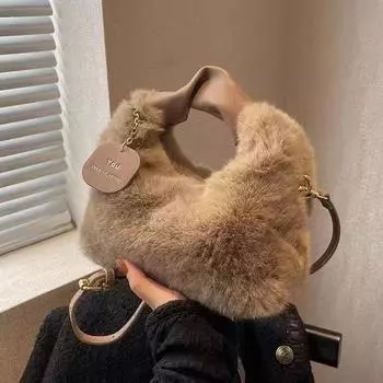 Премиум осень и зима новая плюшевая сумка-мессенджер универсальная иностранная в стиле поездок на работу пушистая высококачественная нишевая большая вместительная женская сумка