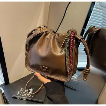 Премиальная ретро-сумка женская осень и зима 2024 новая модная плиссированная сумка-мессенджер через плечо популярная сумка-ведро чёрный