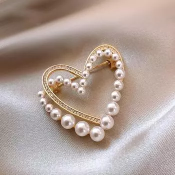 Premium Sense Hollow Pearl Love Brooch Женский высококлассный темпераментный костюм Корсаж Аксессуары Изысканный свитер Пальто Pin