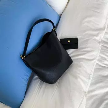 Premium sense niche retro bucket bag women s new fashionable versatile large capacity shoulder messenger bag чёрный