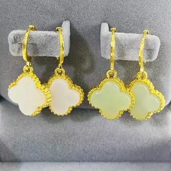 Премиум Sense Of Imitation Hetian Jade Four-Left Clover Подвеска Женские серьги Медные клипсы для ушей Trend Of Light Роскошные ювелирные изделия белый