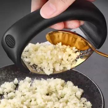 Пресс для чеснока из нержавеющей стали, измельчитель чеснока, простая очистка, эргономичный рокер для легкого измельчения чёрный