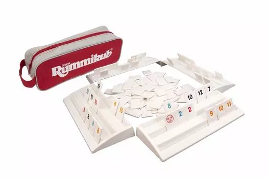 Pressman Rummikub Полностью оригинальная игра со стойками и плитками Поставляется в прочном холщовом чехле Эксклюзивная полноразмерная сумка для путешествий от Amazon