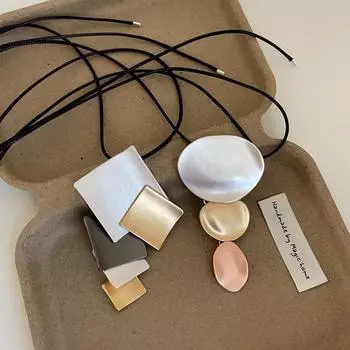 Преувеличенный геометрический контрастный цвет металл черный веревка ожерелье женская ниша личность универсальный темперамент мода шея цепочка свитер цепочка