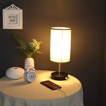 Прикроватная лампа, настольная лампа с USB-портом для зарядки, небольшая настольная лампа с 3 цветовыми режимами, настольная лампа для спальни с серым тканевым абажуром.