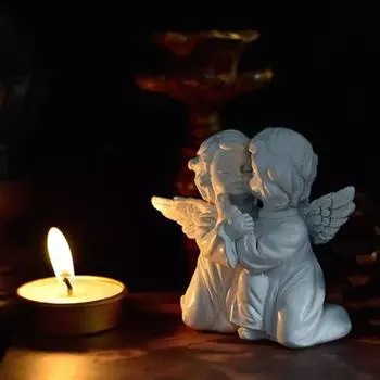 Природная статуя ангела, держащая лицо, реалистичное воспоминание 3