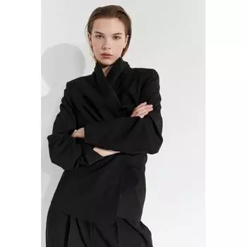 Приталенная куртка HM черная