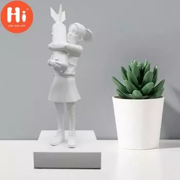 Привет, изделия из смолы, винный шкаф, статуя бомбы-обнимателя, фигурка девушки-бомбы, настольные украшения, скульптура Бэнкси красный