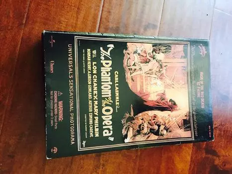 Призрак оперы Universal Sideshow, Монстры, 12