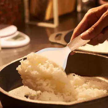 Прочный совок для риса — универсальная кухонная утварь для использования дома и в ресторане белый