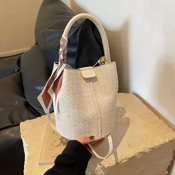 Продвинутая и модная маленькая сумка. Новинка 2024 года. Женская сумка. Модная и универсальная сумка через плечо. Модная ручная сумка-ведро.