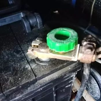 Professional Car Battery Power-off Protection Switch Zinc Alloy Cell Terminal Link Switch for 6V/12V/24V Batteries зелёный