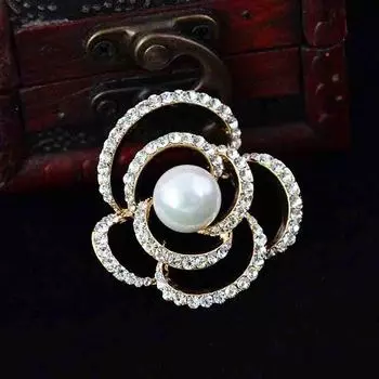 Простая брошь с бриллиантовым ажурным цветком, модная креативная женская брошь из сплава с жемчугом золотой