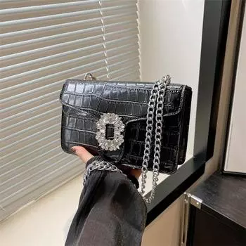 Простая и модная корейская версия сумки-мессенджера на одно плечо для женщин 2024 года, летняя новая повседневная маленькая квадратная сумка в иностранном стиле, сумка для поездок на работу чёрный