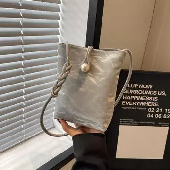 Простая и модная косая сумка для мобильного телефона, маленькая женская сумка 2024 года, летняя новая простая сумка для мелочей, повседневная и модная сумка через плечо чёрный