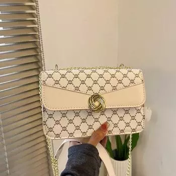 Простая и модная маленькая квадратная сумка женская сумка 2024 года лето новая модная сумка через плечо простая повседневная косая сумка женская чёрный