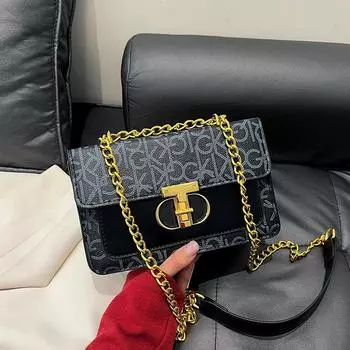 Простая и модная маленькая квадратная сумка 2024 года, новая весенняя нишевая простая сумка-мессенджер, женская модная портативная сумка через плечо в стиле ретро чёрный