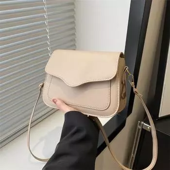 Простая и модная новая корейская версия однотонной маленькой квадратной сумки для женщин 2024 года, новая повседневная сумка-мессенджер в ретро-стиле в иностранном стиле чёрный