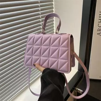 Простая и модная сумка 2024 года пользуется популярностью в этом году, а новая простая повседневная сумка-мессенджер через плечо станет модной, а небольшая квадратная сумка станет модной летом. чёрный