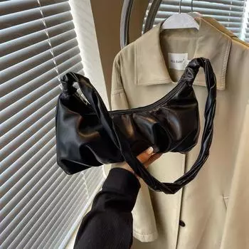 Простая и модная сумка через плечо, модная и стильная сумка через плечо, летняя новая нишевая простая повседневная маленькая квадратная сумка 2024 года чёрный