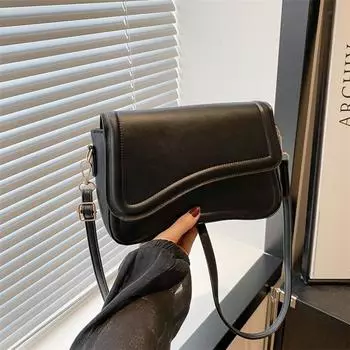 Простая и модная сумка через плечо, простая переносная маленькая квадратная сумка для женщин 2024 года, летняя корейская версия, популярная простая сумка в иностранном стиле чёрный