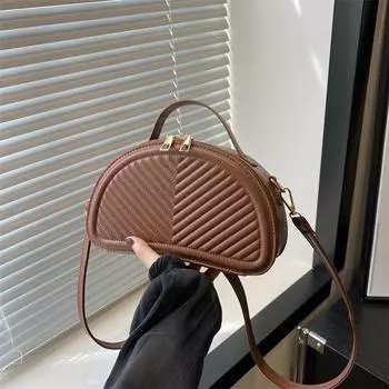 Простая и модная сумка через плечо в стиле ретро, повседневная сумка-мессенджер, летняя новая тенденция 2024 года, большая вместительная сумка-ракушка чёрный