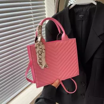 Простая и модная сумка-мессенджер большой вместимости, корейская версия модной и простой маленькой квадратной сумки 2024 года, новая нишевая дизайнерская сумка чёрный