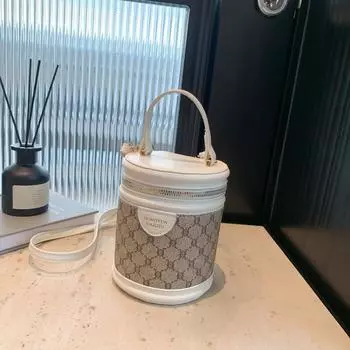 Простая и модная сумка-ведро 2024 года, летняя новая простая ретро-сумка на одно плечо с косым креплением, портативная модная ретро-сумка для поездок на работу чёрный