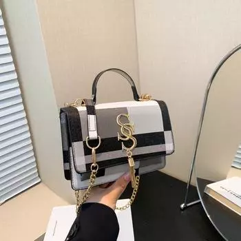 Простая и популярная модная сумка подмышкой 2024 года, новая модная сумка через плечо, простая повседневная большая вместительная маленькая квадратная сумка чёрный