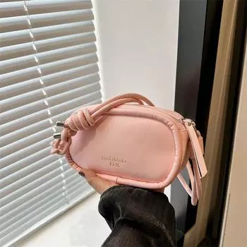 Простая и популярная однотонная овальная сумка 2024 года в иностранном стиле, новая мода и ощущение отдыха, текстура, маленькая квадратная сумка через плечо чёрный