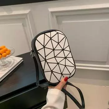 Простая и повседневная маленькая квадратная сумка для женщин, лето 2023, новая модная трендовая сумка через плечо для отдыха, ретро-трендовая сумка через плечо