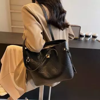 Простая и вместительная женская сумка 2024 года, новая сумка через плечо, ощущение высокого класса, сумка-тоут в ретро-стиле чёрный