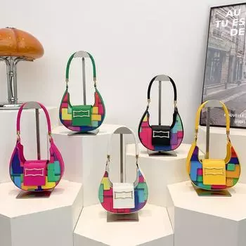 Простая контрастная цветная повседневная летняя свежая трендовая женская модная сумка с полумесяцем и простой текстурой на одно плечо подмышкой