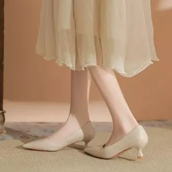 Простая кожаная поверхность, тонкий каблук, заостренная головка, неглубокое горлышко, высокие каблуки, женственность, одинарные туфли, женская обувь, туфли. 34 телесный