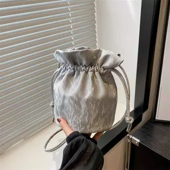 Простая модная сумка-ведро женская летняя новинка 2024 года простая модная сумка через плечо ретро модная повседневная сумка для поездок на работу чёрный