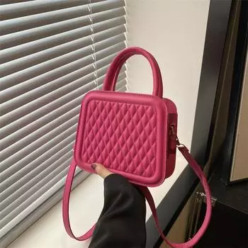 Простая сумка для поездок на работу в иностранном стиле, маленькая квадратная сумка, летняя новая модная сумка-мессенджер 2024 года, корейская версия, сумка через плечо для женщин чёрный