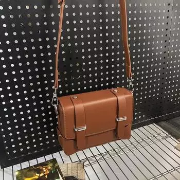 Простая сумка-мессенджер Модная универсальная сумка через плечо Нишевый дизайн Сумка-коробка Многофункциональная персонализированная сумка для мобильного телефона коричневый